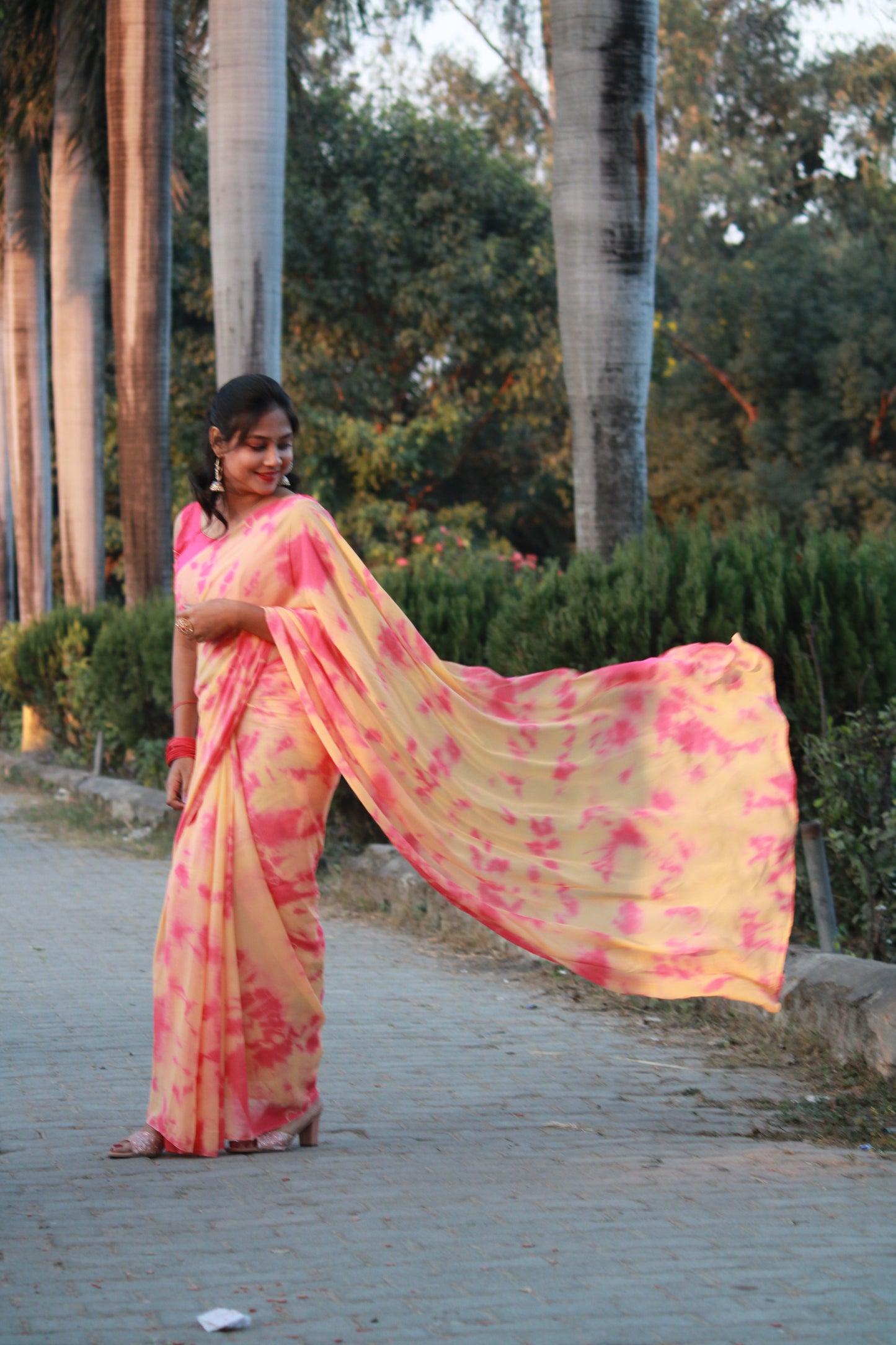 JASHN- Coral Pure Georgette Tie & Dye Saree